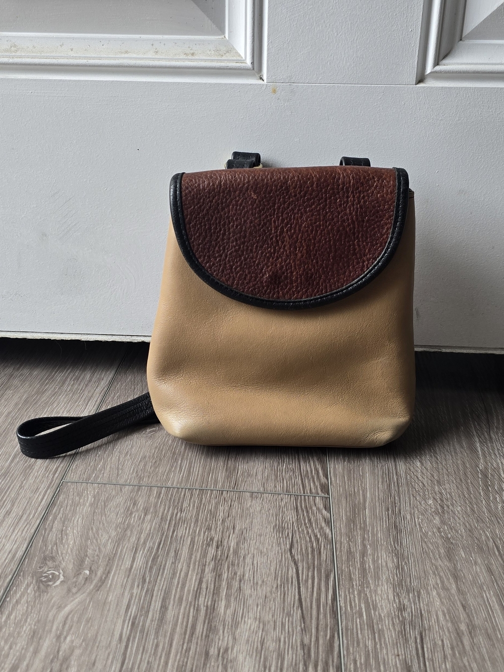 Vintage Camel Tan Leather Crossbody Bag Brown Flap Black Trim 90s Minimalist